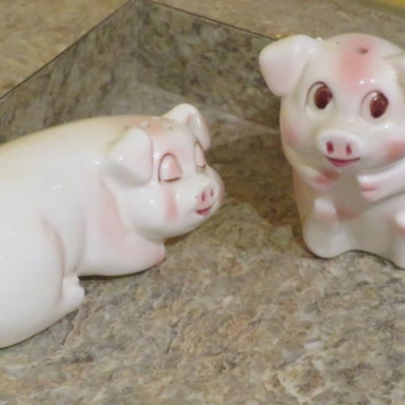 Oink!  PIGS Salt & Pepper Shakers Vintage Japan Ceramic (K197) - Picture 2 of 3